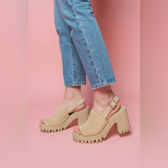 Steve Madden | Sunnyside Slingback Lug Sole Sandals In Tan Size 10M - Picture 2 of 12